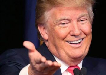 Trump yfirtaki Ísland og Grænland