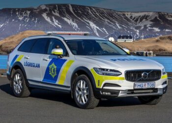 Lögreglan varar við hvassviðri