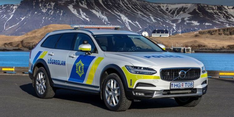Lögreglan varar við hvassviðri