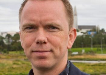 Keyptu hluta­bréf fyrir 20.000 kr. og seldu fyrir 456.466.000 kr. á sama ári