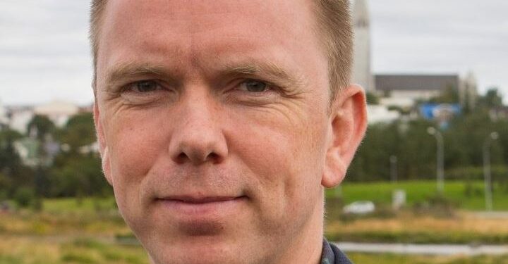 Keyptu hluta­bréf fyrir 20.000 kr. og seldu fyrir 456.466.000 kr. á sama ári