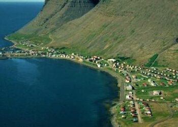 Hreppsnefndin var læst inni frá klukkan þrjú til tvö um nótt – Sjö dyraverðir stóðu vörð í ellefu tíma