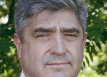 Ríkið afli tekna og auki velferð