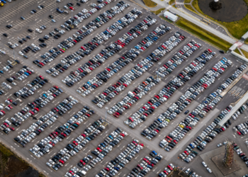 Ríkið afli tekna og auki velferð