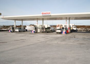 Ríkið afli tekna og auki velferð