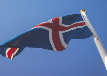 Ríkið afli tekna og auki velferð