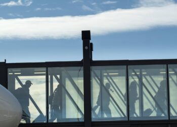 Ríkið afli tekna og auki velferð