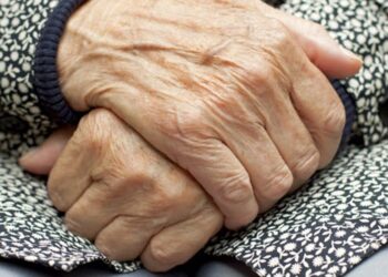 Ríkið afli tekna og auki velferð