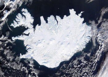 Ríkið afli tekna og auki velferð