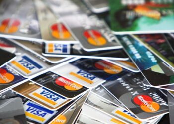 Ríkið afli tekna og auki velferð