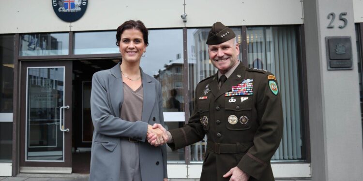 Hershöfðingi NATO í heimsókn á Íslandi