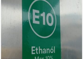 Hvað er E10 eldsneyti og hvaða áhrif mun það hafa á þig?