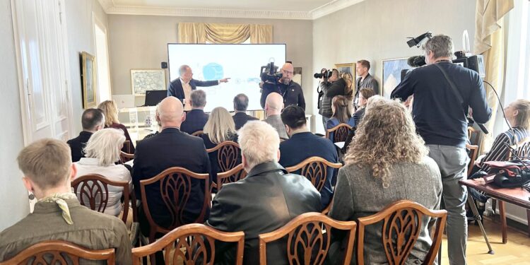 Gott að eldast: Eldra fólk er virði en ekki byrði