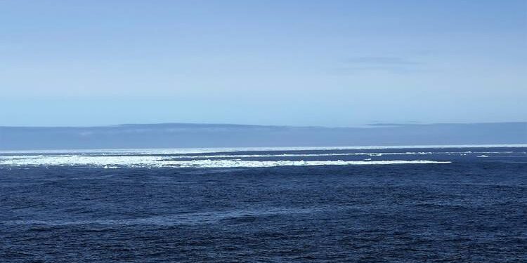 Hafís nálgast landið