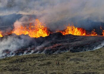 Opnað hefur verið inn á gossvæðið