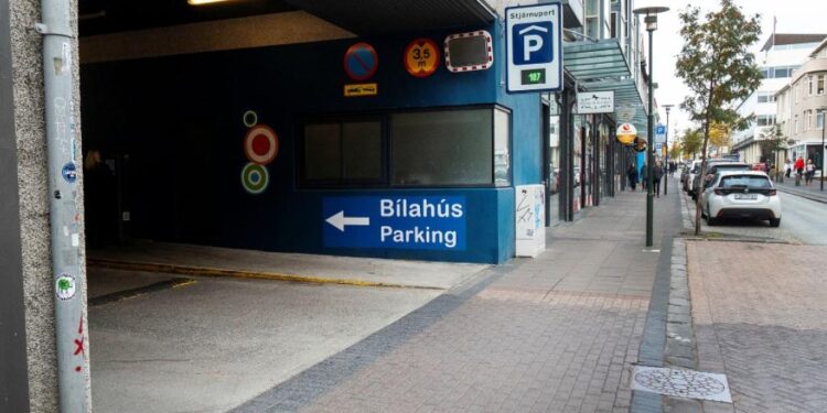 Gjaldtaka á hleðslustöðvum verður tekin upp á morgun