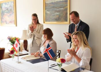 Ísland undirritar samkomulag um vinnudvöl ungmenna í Kanada