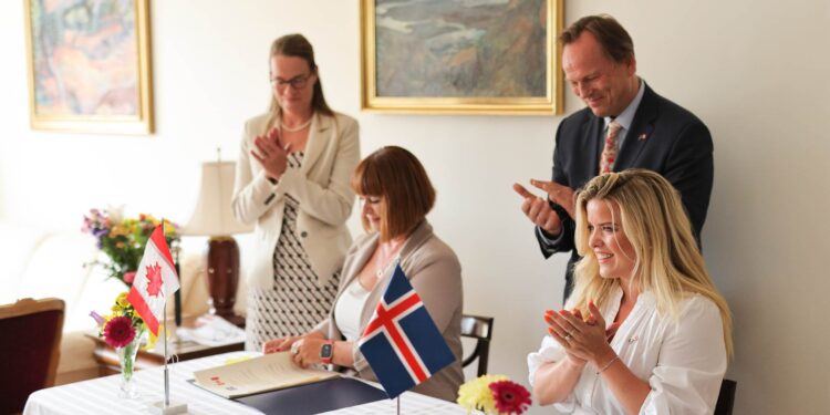 Ísland undirritar samkomulag um vinnudvöl ungmenna í Kanada