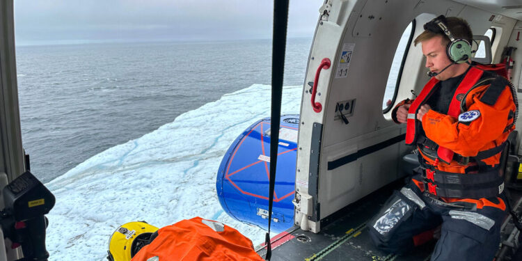 Sáu borgarísjaka í eftirlitsflugi