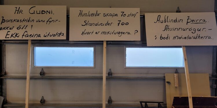 Mótmæli við Alþingi – Mikill viðbúnaður hjá lögreglu