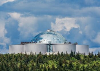 Perlan seld til að bregðast við milljarða halla