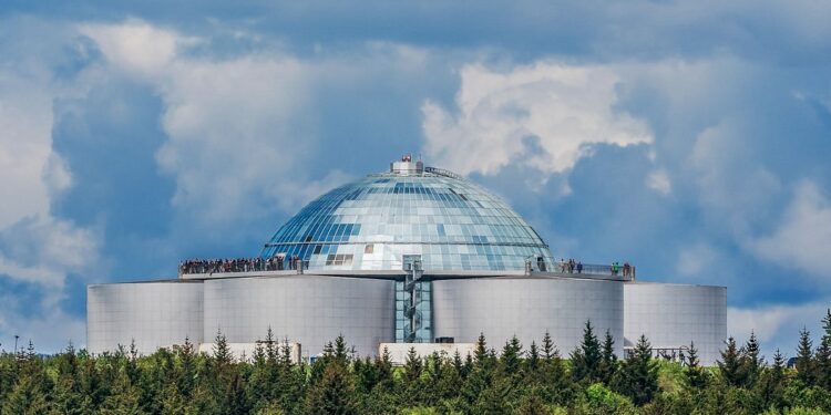 Perlan seld til að bregðast við milljarða halla