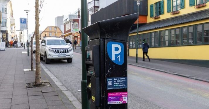 Mikil óánægja með hækkun bílastastæðagjalda í borginni – Gjaldsvæði hækkar um 40%