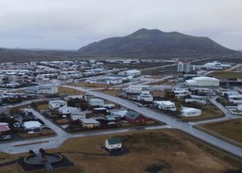 Ákvörðun um að hleypa íbúum inn á skilgreind svæði í Grindavík