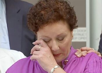 Móðir sýknuð af ásökun um að hafa myrt fjögur ungabörn sín