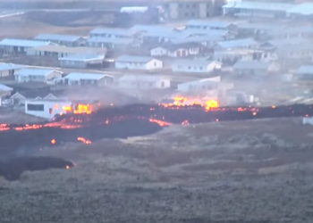 Hús brenna í Grindavík