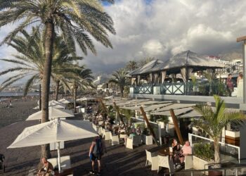 Skilyrði vegna samruna Ferðaskrifstofu Íslands og Heimsferða endurskoðuð