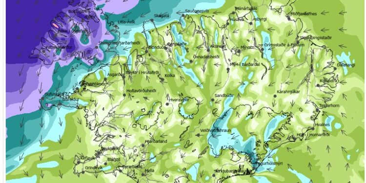 Djúp lægð skammt vestur af landinu