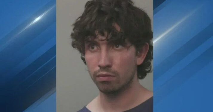 Ís­lenskur morðingi er grunaður um brot gegn barni