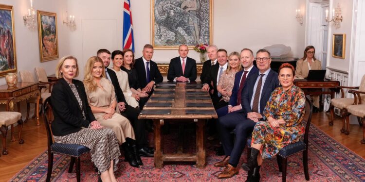 Annað ráðuneyti Bjarna Benediktssonar skipað