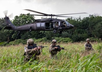 Fjórar orrustuþotur og herþyrla á Íslandi