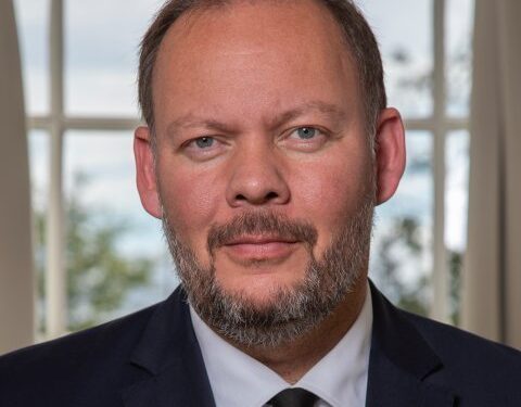 Reykjavíkurborg og Ríkisútvarpið – Bensínstöðvar og braggi