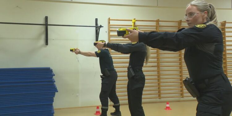 500 lögreglumenn lokið þjálfun við að beita rafbyssum – Rafbyssur verði teknar í umferð í sumar