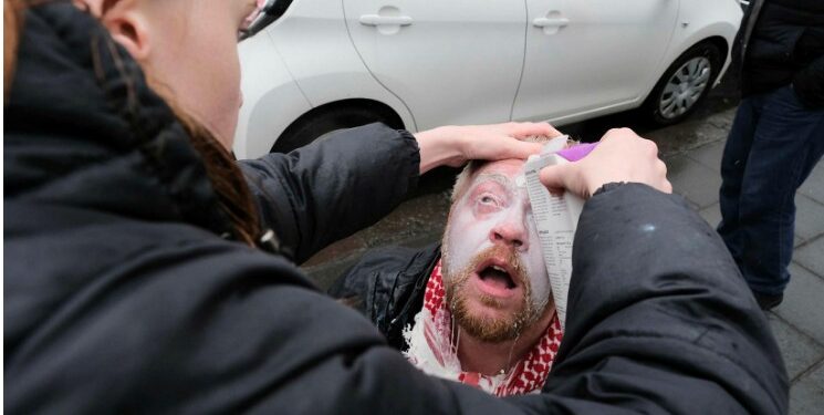 Rík­is­stjórn­ar­fundur: Lögregla beitti piparúða á mótmælendur