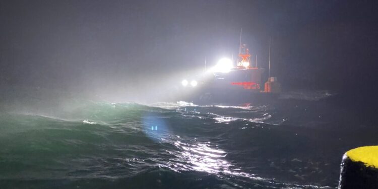 Vel gekk að dæla sjó úr skipinu