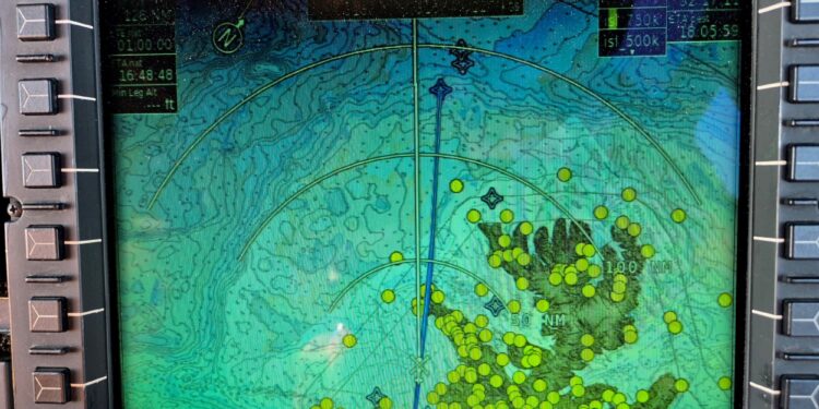 Þyrla sótti mann vegna bráðra veikinda um borð í skipi