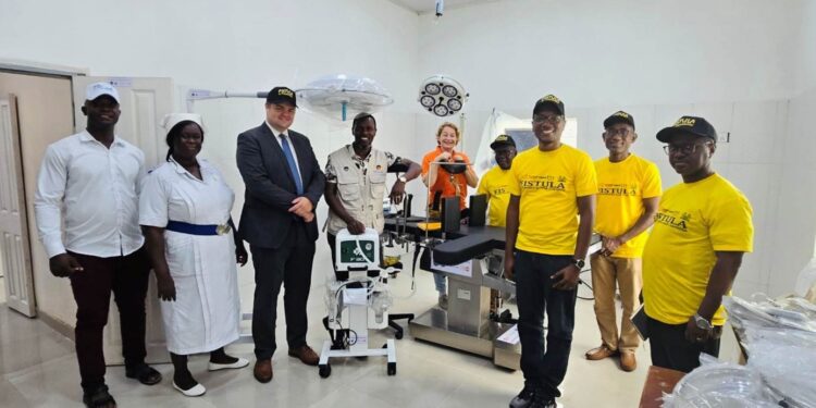 Opnun á skurðstofu til meðhöndlunar fæðingarfistils í Síerra Leóne