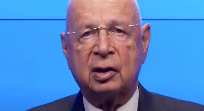 Ásakaður um kynferðislega áreitni