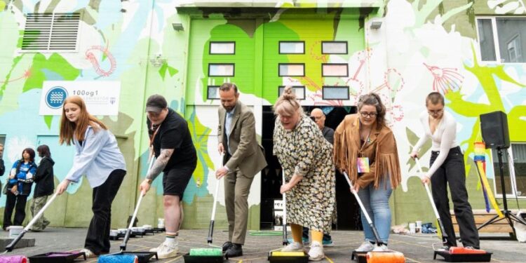 Hinsegin dagar opnaðir með varanlegum fána