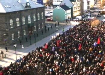 ,,Hvernig er þetta ekki glæpsamlegt ofbeldi?“ – Mótmæli við Alþingi