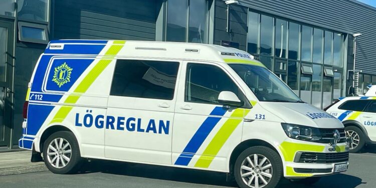 Vistaður í fangaklefa eftir umferðaróhapp