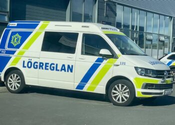 Vistaður í fangaklefa eftir umferðaróhapp