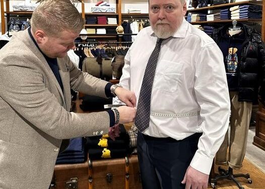 Sigmundur sagður vera alltaf í sömu jakkafötunum
