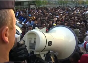 Innanríkisráðherra Frakklands hafnar fjölmenningu – reifar þjóðaratkvæðagreiðslu