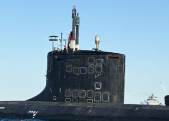 Kjarnorkuknúinn kafbátur bandaríska sjóhersins kom til landsins