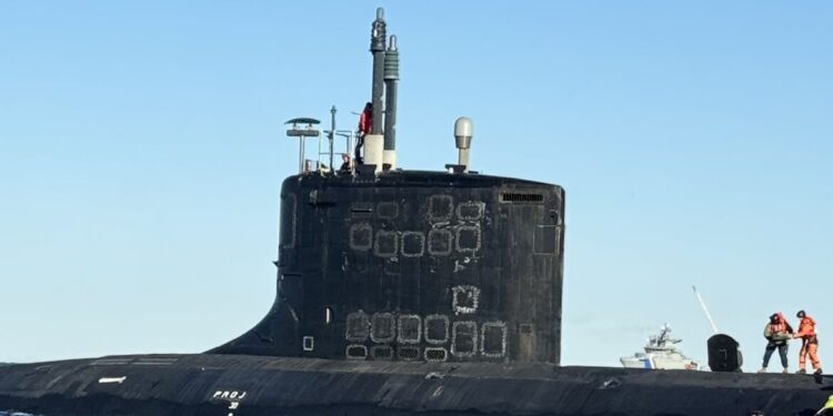 Kjarnorkuknúinn kafbátur bandaríska sjóhersins kom til landsins